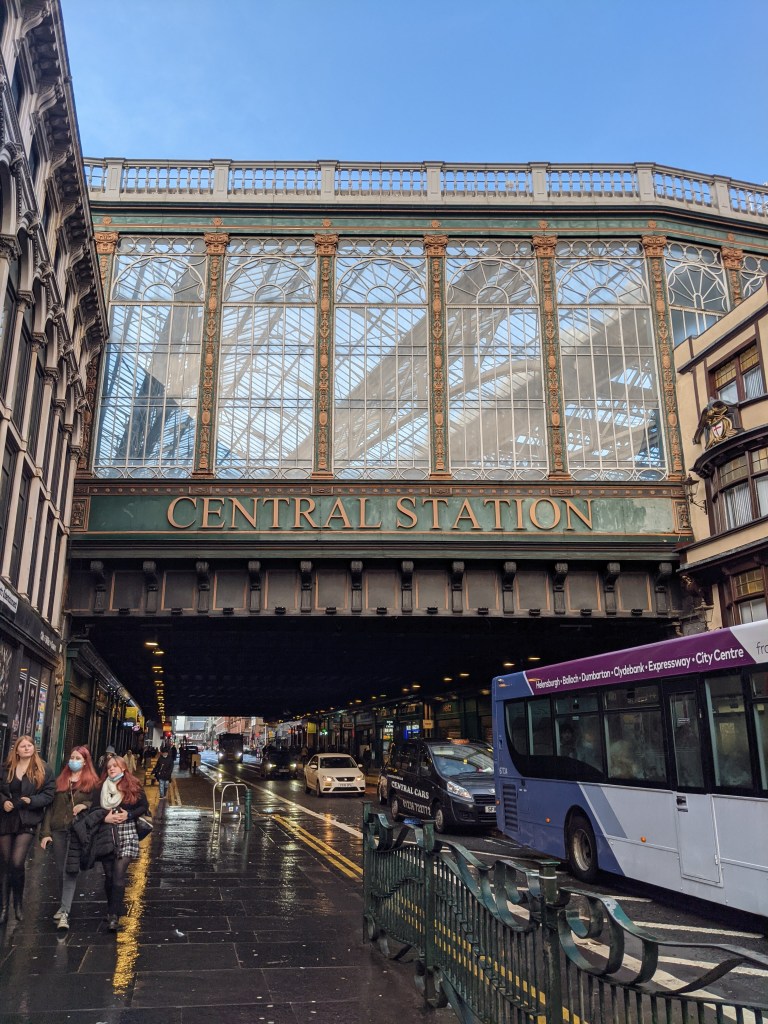 \"glasgow-central-station-study-abroad-college-fashion-blogger\"